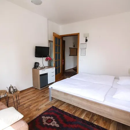 Katrca Hotell 3*