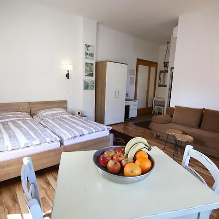 Katrca Hotell 3*
