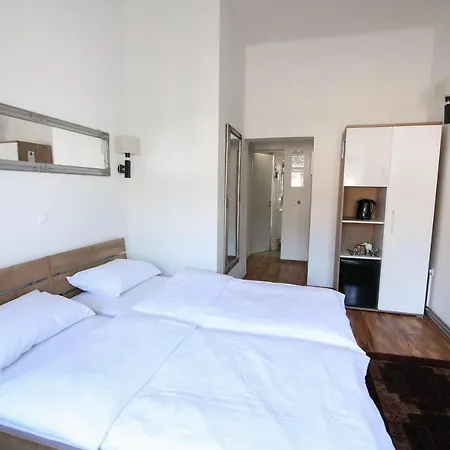 Hotell Katrca 3*