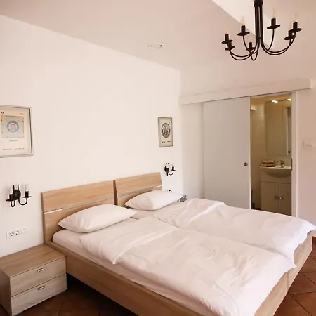 Katrca Hotell 3*