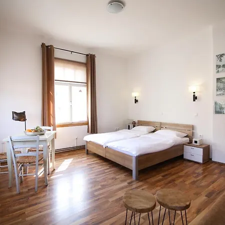 Katrca Готель Любляна